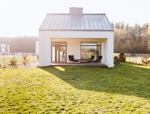 Czy mały dom naprawdę oznacza mniej problemów? Prawda i mity